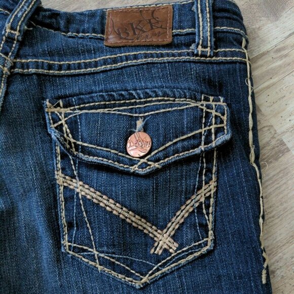 BKE Stella Low Rise Stretch Cuffed Crop Jeans Embroidered Flap Pockets Size 28 - Picture 3 of 11